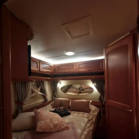 Cozy Caravan 罗瓦涅米